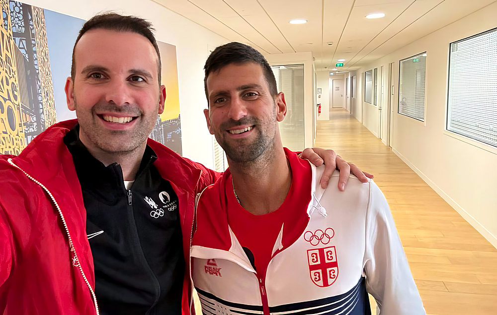 A montenegrói miniszterelnök a folyosón elkapta egy szelfire a szerb teniszezőt, Novak Đokovićtyal