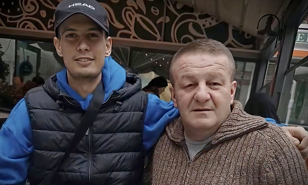 Adnan Šemić és Željko Mijailović, amikor még mindketten éltek, a fiatalabb - aki a beteg volt - belehalt a Wilson-kórba, amelytől az idősebb szerette volna megmenteni
