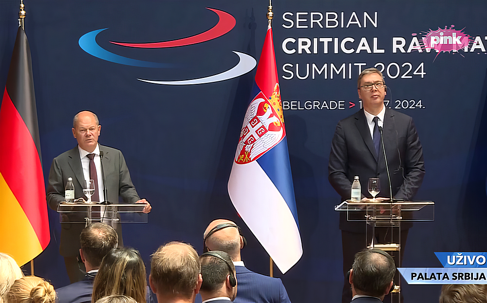 Az alábbiakból kiderül, hogy a mai találkozót nem két nap alatt hozták össze... De az időzítés sem rossz! Mindenki szabadlábon, vagyis szabadságon van