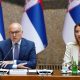 Miloš Vučević, szerb miniszterelnök és Dubravka Đedović Handanović bányászati és energetikai miniszter az atomenergia kiaknázásról szóló memorandum aláírásakor