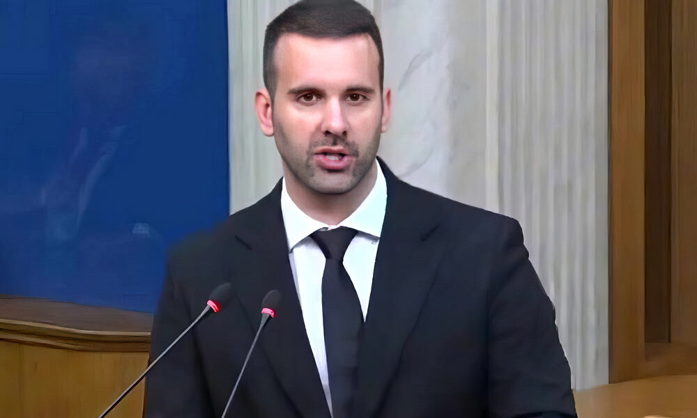 Milojko Spajić azt mondta , hogy Montenegró víziója az egyesülés az etnikai különbségek mentén, majd egy nagy sóhaj kíséretében kiszenvedte magából azt a közhelyet, hogy a nemzetiségileg sokszínűn országok a leggazdagabbak (Forrás: X platform, Milojko Spajić)