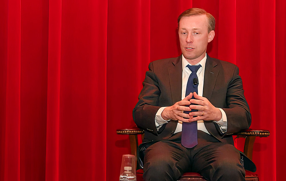 Jake Sullivan, az amerikai elnök nemzetbiztonsági tanácsadója hétfőn, de az is lehet, hogy vasárnap este újabb szankciókat jelentett be Dodik és köre ellen, ezúttal a tervezett "békés szétválás" miatt