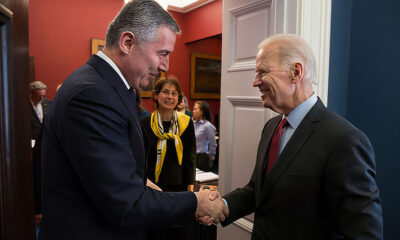 Joe Biden, az Egyesült Államok alelnöke - 2015-ről van szó - közölte Milo Đukanović miniszterelnökkel, hogy az Egyesült Államok támogatja Montenegró NATO-tagságát