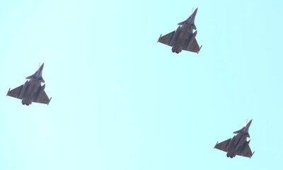 Egy MIG-21-es dübörgő hajtóművel húzott át Knin felett, amelyet három sivító-süvítő Rafale követett, a múlt és a jövő allegóriájaként. Ez volt egyben a horvát légierő MIG-21-eseinek utolsó szereplése