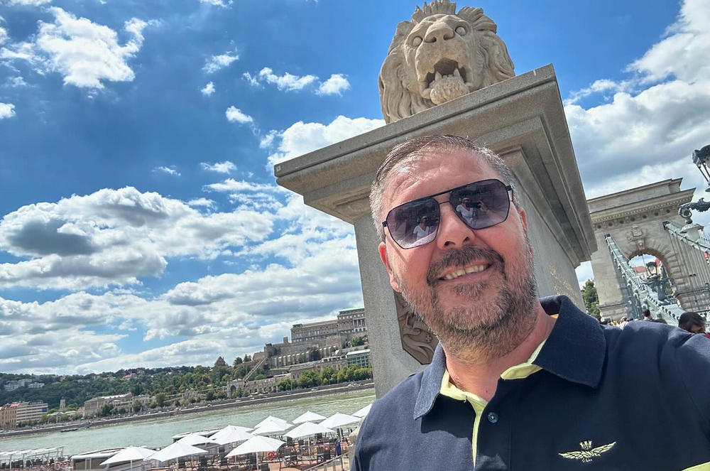 Az oroszlán majdnem leharapta a fejét, Немања П. Берић Budapesten