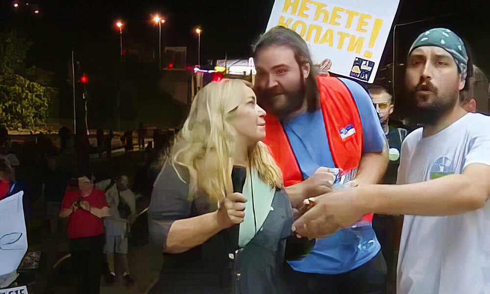 Az Informer újságírónője, akit a két aktivista meg akart "etetni", valószínűleg cserébe azért, amiért az Informer azzal eteti Szerbiát, amivel. Az eljárás a körülmények ellenére nem támogatandó!