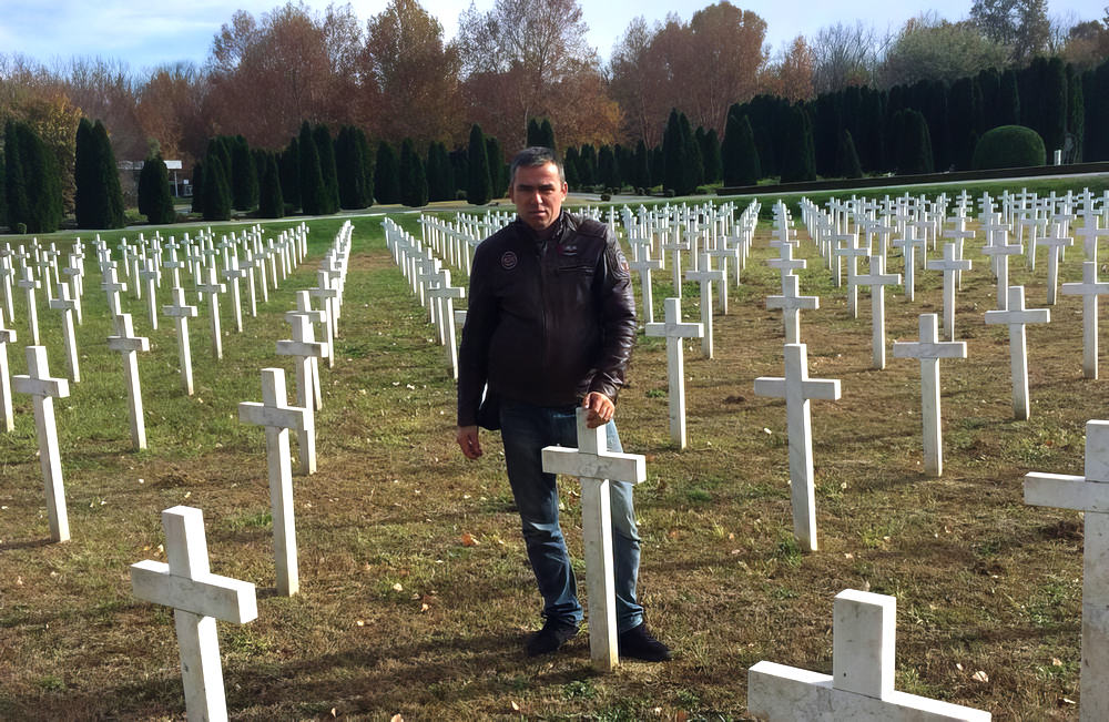 Stipo Mlinarić Ćipe, Vukovár egykori védője, ehhez a Facebookra feltett képpel emlékeztette, illetve a képhez fűzött szöveggel vallotta meg, hogy korábban Zoran Milanovićra szavazott, de csalódott benne, mint bárki másban. Vajon most kire szavaz?