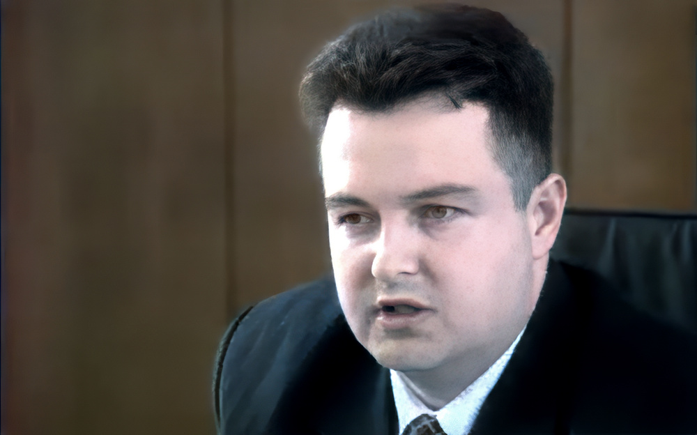 Házkutatások, letartóztatások szerte Szerbiában – így jár, aki tiltakozni mer 4 Ivica Dačić, a Szerbiai Szocialista Párt, illetve Slobodan Milošević dundi szóvivője a főnök letartóztatásának napjaiban