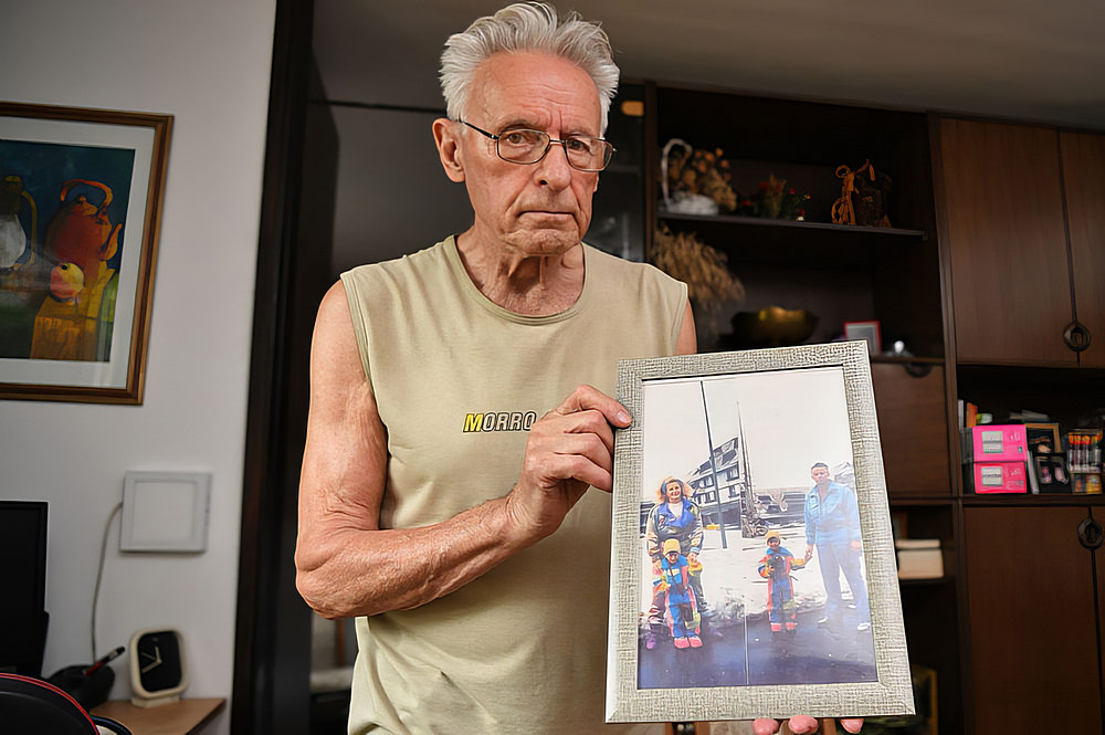 Zdenko Žagar a egy családi képpel, amelyen - ha jól látom - akkor a kis Novak az anyjával, majd az apjával pózol - a kopaoniki síközpontban