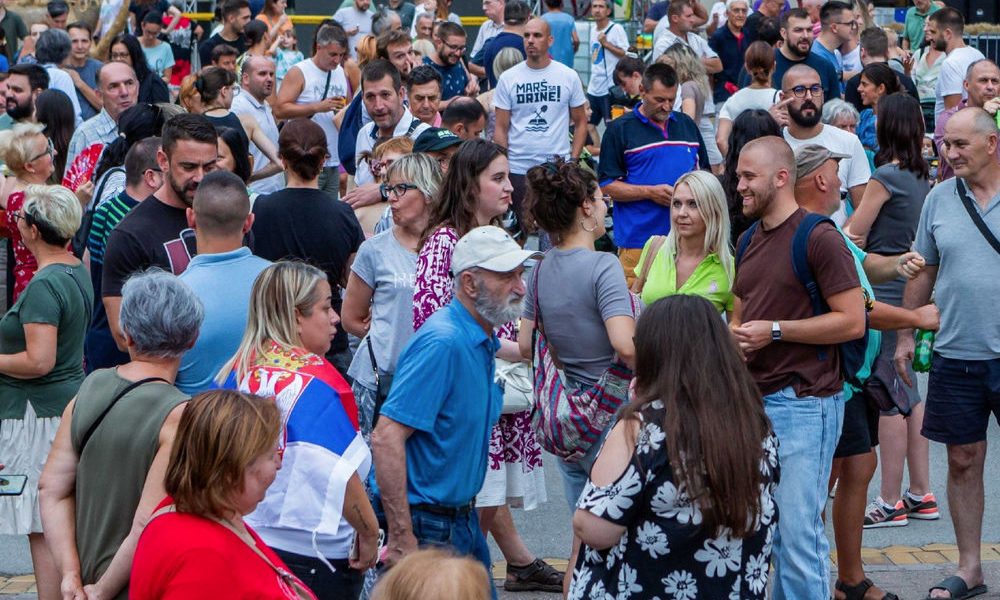 Marš sa Drine, vagyis Takarodj a Drinától, ez a lítium bányászását ellenző tüntetők szlogenje