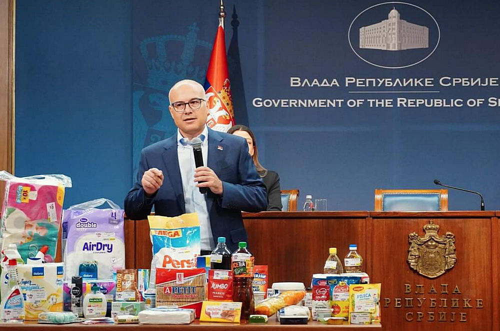 A miniszterelnök szatócsboltot nyitott a kormány épületében
