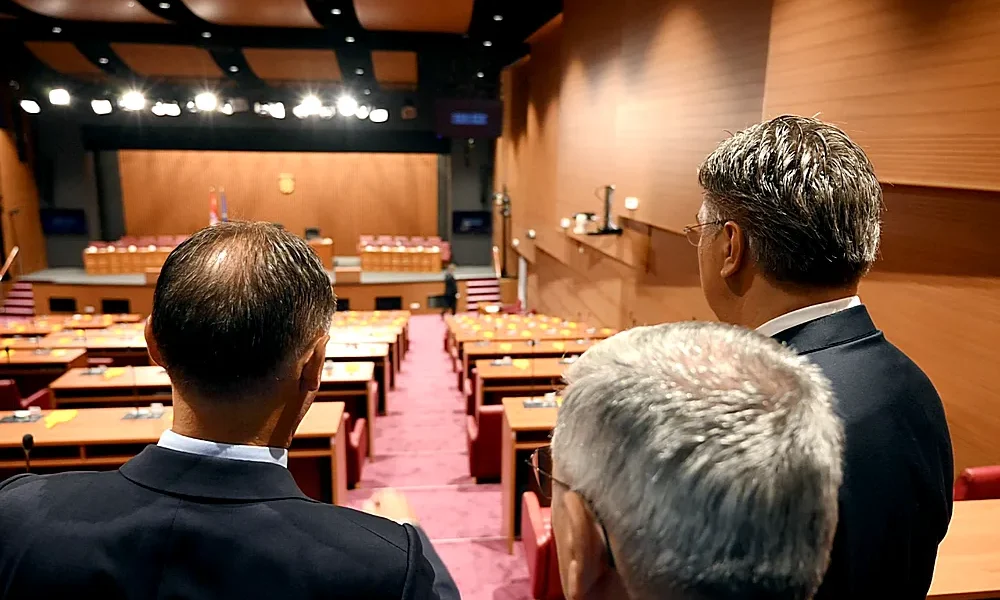 Az őszi parlamenti szezon kezdőnapjának előestéjén a horvát miniszterelnök bejárta az "ideiglenes parlament" épületét
