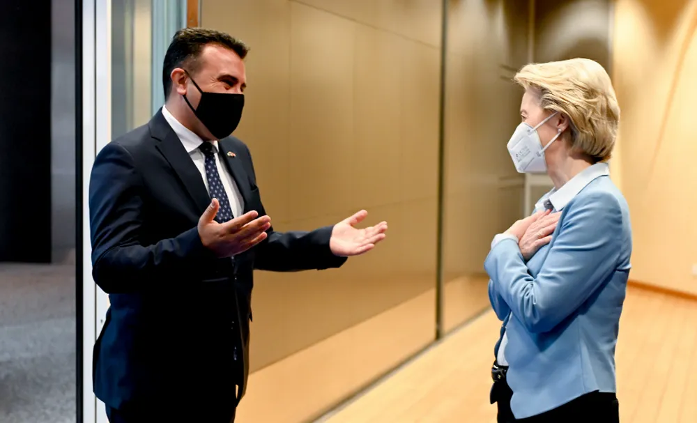 Tárgyi akadályai voltak, hogy Ursula nem puszilta meg Zaevet