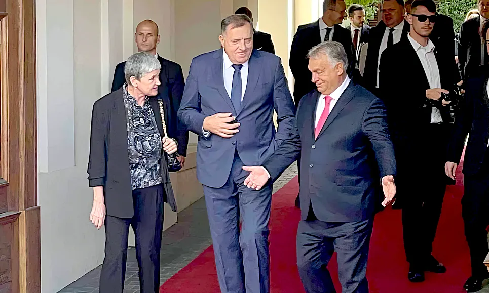 Szijjártó szerint Dodik „regionális stabilitási vezető", akit azonban az USA visszaszorítana 3 Mit tehetek, ha rajtam kívül senki sem akar békét? - valami ilyesmit mondhatott a magyar miniszterelnök, amikor kirepült a kismadár (Forrás: X platform)