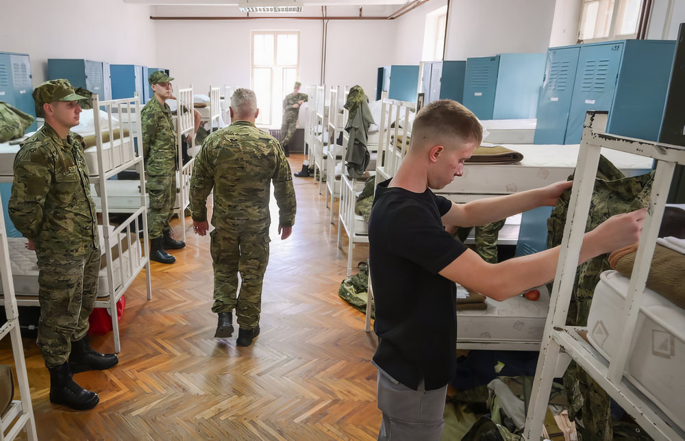 Beindult a szeptemberi nyüzsgés: védelmi miniszter kontra köztársasági elnök 3 Horvátország 2025. január elsejétől újra bevezeti a kéthónapos kötelező katonai szolgálatot. A lépés azt követően történik, hogy Oroszország teljes körű ukrajnai inváziója óta mind Európában, mind a Balkánon megnőtt a feszültség
