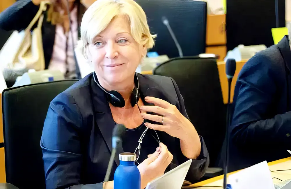 Egykori jugoszláv kémet jelölt Szlovénia EU-biztosnak (?) 3 El tudja képzelni, hogy Németországban valaki olyan jelöltet állít, akinek köze volt a STASI-hoz? - tette fel a retorikai kérdést Romana Tomc az Euronewsnak nyilatkozva