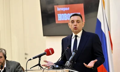 Vulin az ideológiai értelemben (szocialista-nacionalista) hozzá közelálló Novostinak nyilatkozva kijelentette, hogy Szerbia Kína, Fehéroroszország és Oroszország tapasztalatait felhasználva lép fel a színes forradalmakkal szemben