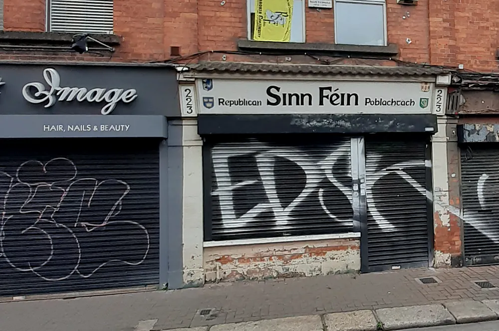HAJ, KÖRÖM & SZÉPSÉG plusz a Sinn Féin (Fotó Balkanac)