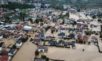 Az utakat szó szerint elmosta a vízözön. A Szarajevó és Mostar közötti főút egyes részei már nem léteznek, a Neretva folyó pedig elöntötte Jablanica alsóbb részeit. Így néz ki a város az árvíz és földrengés kombót követően