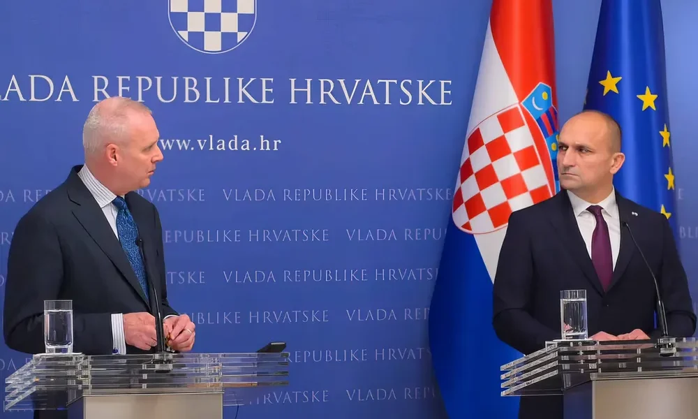 ÖSSZENÉZTEK: Boris Ruge a NATO főtitkárhelyettese és Ivan Anušić horvát védelmi miniszter