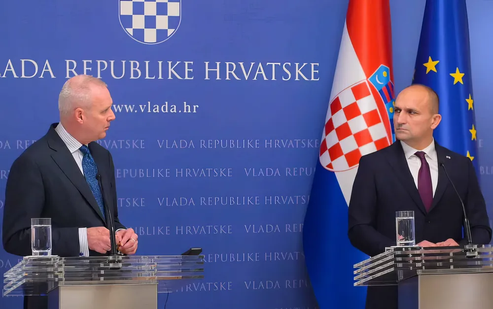 ÖSSZENÉZTEK: Boris Ruge a NATO főtitkárhelyettese és Ivan Anušić horvát védelmi miniszter