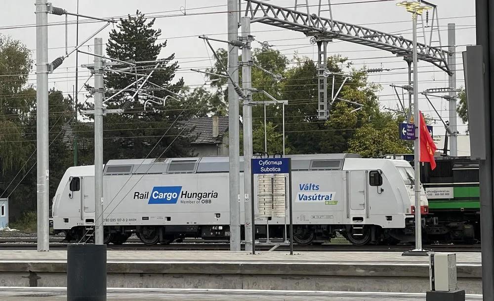 Vučić leteremtette a szabadkai polgármestert, mert nem hívta meg Pásztor Bálintot a fogadására 🚂✨ 4 Gyaníthatóan nem ez a "csudavonat" húzza majd a gyorsvasutat Magyarországon