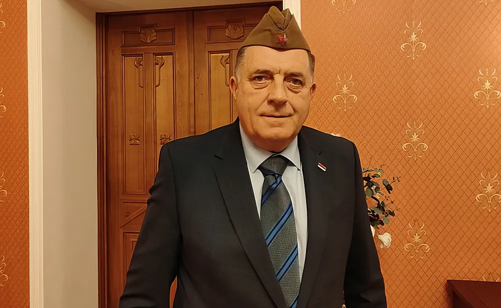 Dodik a hős vörös katona tudja, hogy merre vannak a nácik