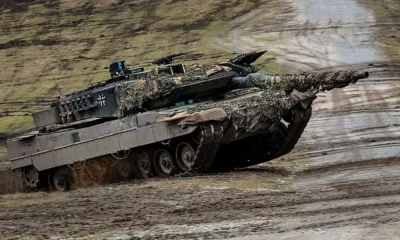 Egy Leopard 2-es, amelyet a német hadsereg (Bundeswehr) használ. A Leopard 2 a német Krauss-Maffei Wegmann (KMW) által fejlesztett harckocsicsalád tagja