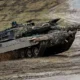 Egy Leopard 2-es, amelyet a német hadsereg (Bundeswehr) használ. A Leopard 2 a német Krauss-Maffei Wegmann (KMW) által fejlesztett harckocsicsalád tagja