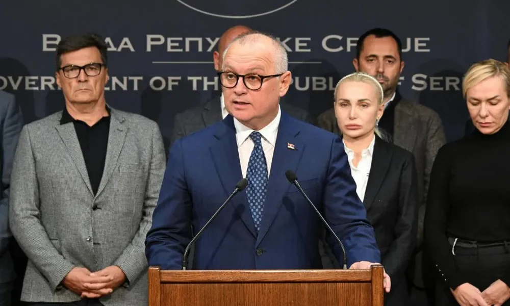 Letartóztatták, amit ő úgy értelmez, hogy önként bocsátotta magát a hatóságok rendelkezésére