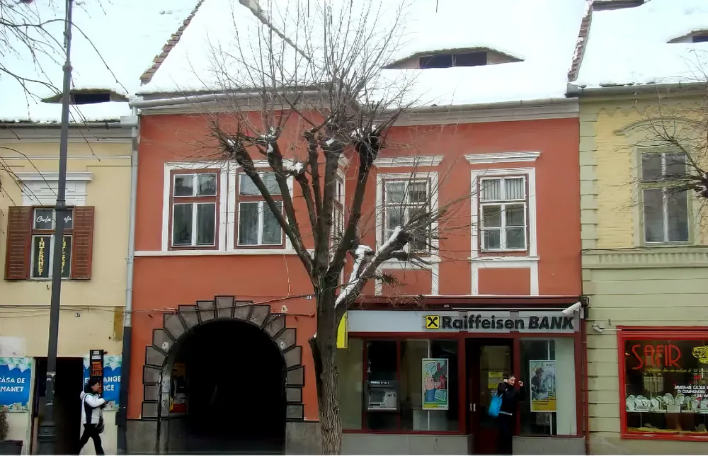 Mind a két épület közös jellemzője, hogy Trianon után Bukarest önhatalmúlag kisajátította az ingatlanokat