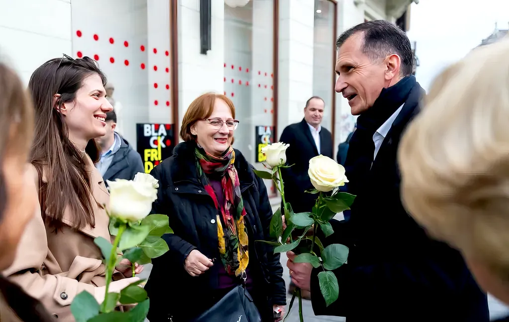 Dragan Primorac sárga rózsával cserkészte be a hölgyeket a templomjárás előtt vagy után, teljesen mindegy (Forrás: Facebook, Dragan Primorac)