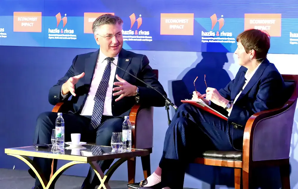Trump ismét elnök, de a világűr közömbösen figyelte az eseményeket 3 A horvát miniszterelnök a The Economist Croatia Business Summit rendezvényen a globális kihívásokról és az Ukrajnának nyújtott további segítségről beszélt. Plenković szerint Ukrajna támogatása Európa biztonsága, valamint a jogállamiságon és az államok területi integritásának tiszteletben tartásán alapuló nemzetközi rend védelme szempontjából is fontos