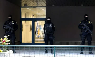A SIPA nagy erőkkel állt el a föderációs rendőrség épületének bejáratát a házkutatás idejére (Forrás: federalna.ba)