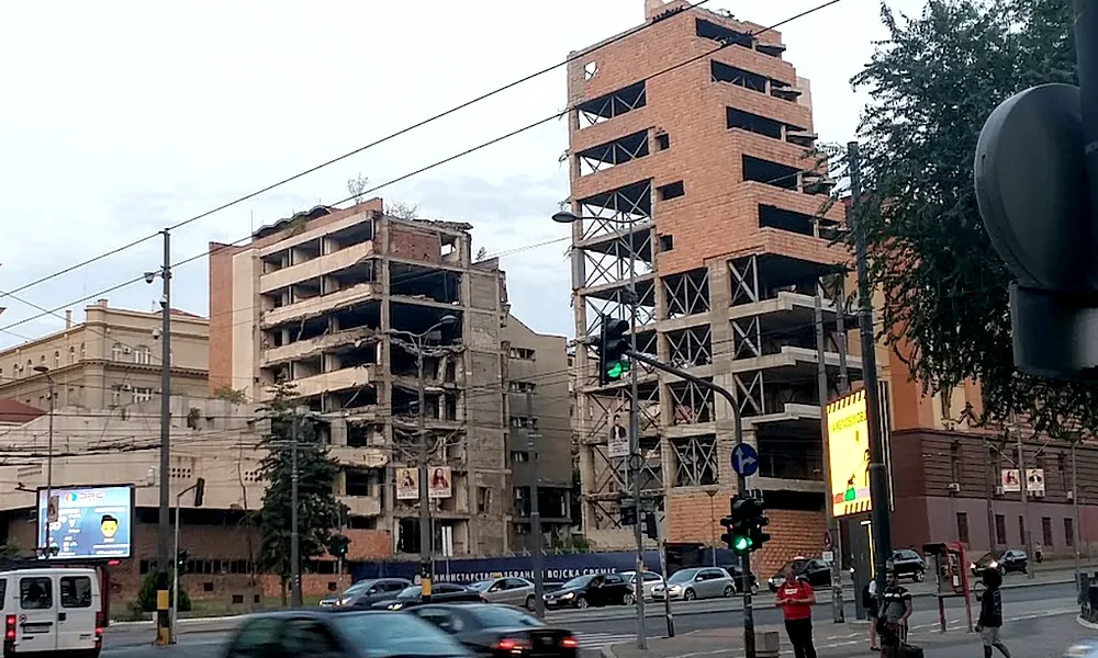 A volt jugoszláv vezérkar és védelmi minisztérium épülete már nem műemlék, így hamarosan megkezdődhet a bontása