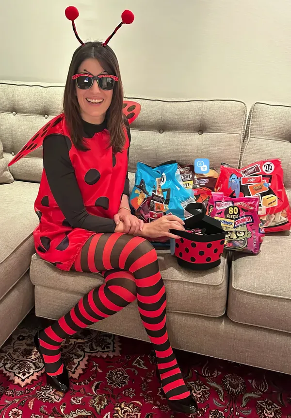 Trump ismét elnök, de a világűr közömbösen figyelte az eseményeket 2 Boldog Halloweent! Ez a katicabogár készen áll egy kis halloweeni vidámságra! Legyen szó öltözködésről, trükközésről vagy kísérteties szórakozásról, maradjon biztonságban, és élvezze az éjszaka varázsát - írta az amerikai nagykövet az X platformon