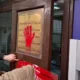 Véres a kezetek! Ezt üzenték az újvidéki ügyészségnél demonstrálók