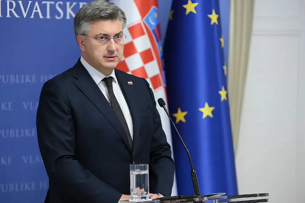 Zaftos korrupciós történet, mennyiért vállalják be a politikusok a börtönt a Balkánon? 3 A horvát miniszterelnök árulásnak nevezte Szuper Vili tevékenységét, aki a kovidos időkben népszerűbb volt, mint a főnöke, az ellenzék a miniszterelnök lemondását követeli