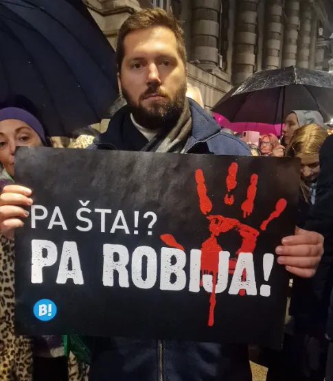 Blokád az újvidéki ügyészségnél, a hatóságok túllépték a törvényes határidőket 3 "Mi más, hát börtön! - üzente Miran Pogačar, az újvidéki Bravo! Mozgalom vezetője a kormányzatnak