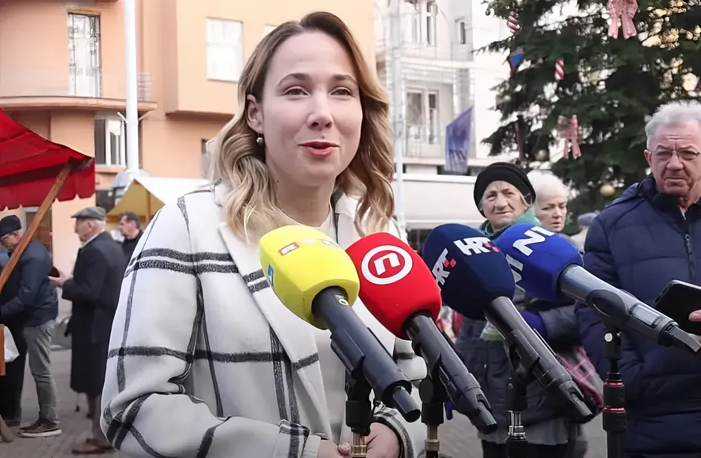 ADVENTI HANGULAT: Marija Selak Raspudić a zágrábi Jelačić bán téren kezdte meg az aláírások gyűjtését, még 12 napja van rá, hogy összeszedje a tízezer aláírást