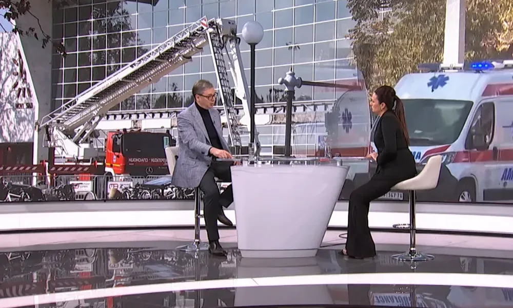 A szerb elnök a szerbiai állami televízió stúdiójában ismét kiélte magát az újságírón, több rohamban is alázta a csatornát