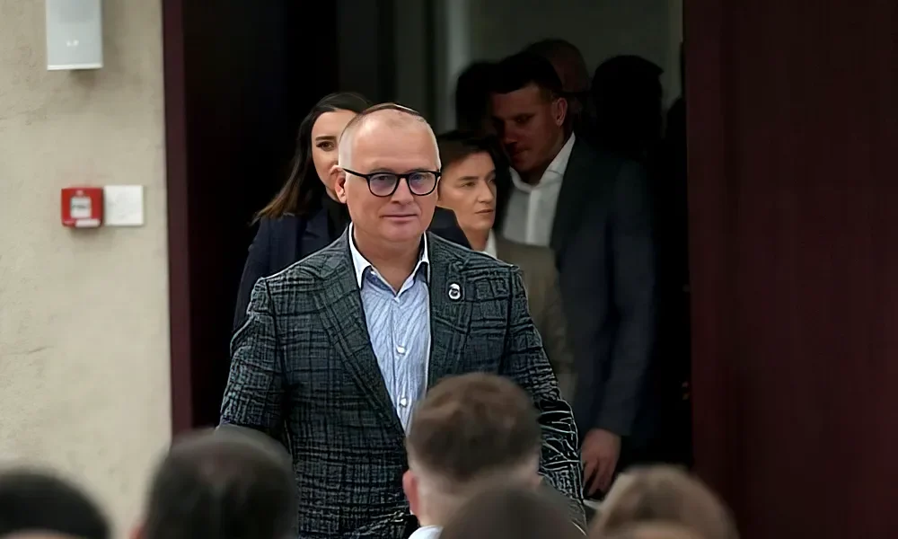A miniszter, amikor még szabadlábon volt