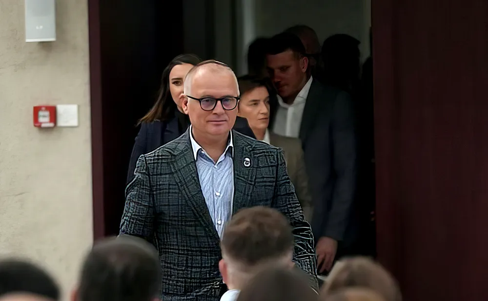 A miniszter, amikor még szabadlábon volt