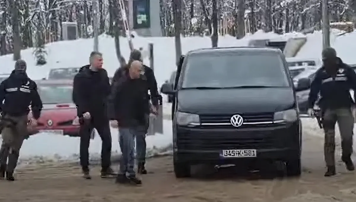 Alagút 2: Boszniában őrizetbe vették a szerb származású biztonsági minisztert 2 Nenad Nešićet nem bilincselték meg, amikor bekísérték