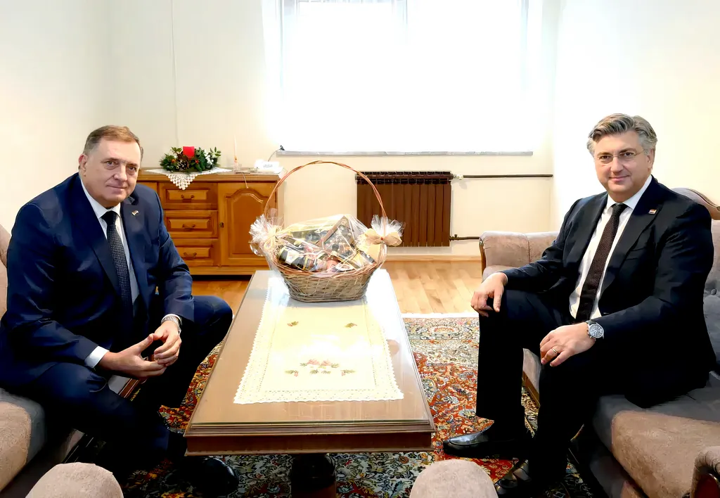 A HDZ gyakran vádolja Zoran Milanović államfőt azzal, hogy Milorad Dodikkal barátkozik. Most meg azt látjuk, hogy Andrej Plenković együtt vigyorog a boszniai szerb nép Miléjével