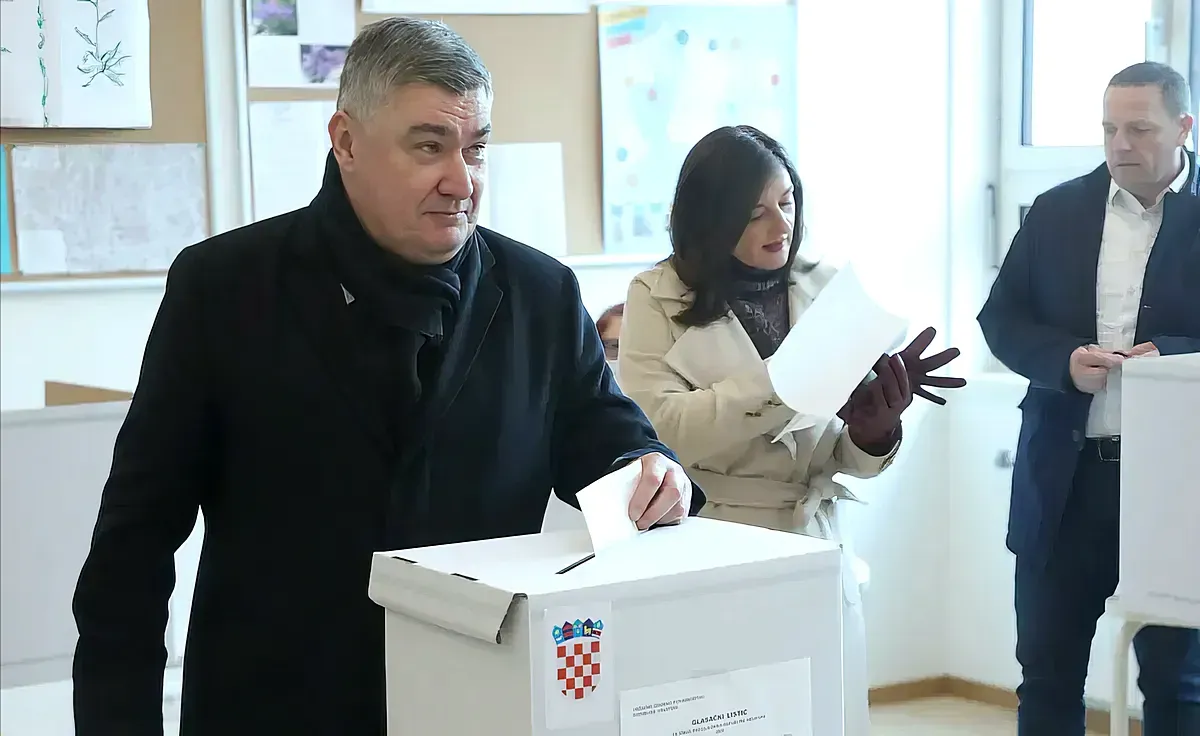 Még egyszer kell szavaznia, hogy ismét elnök legyen. A második forduló nem azért folyik majd, hogy Dragan Primorac nyerjen, hanem hogy a Horvát Demokrata Közösség számára arcvesztés nélkül érjen véget ez a kaland