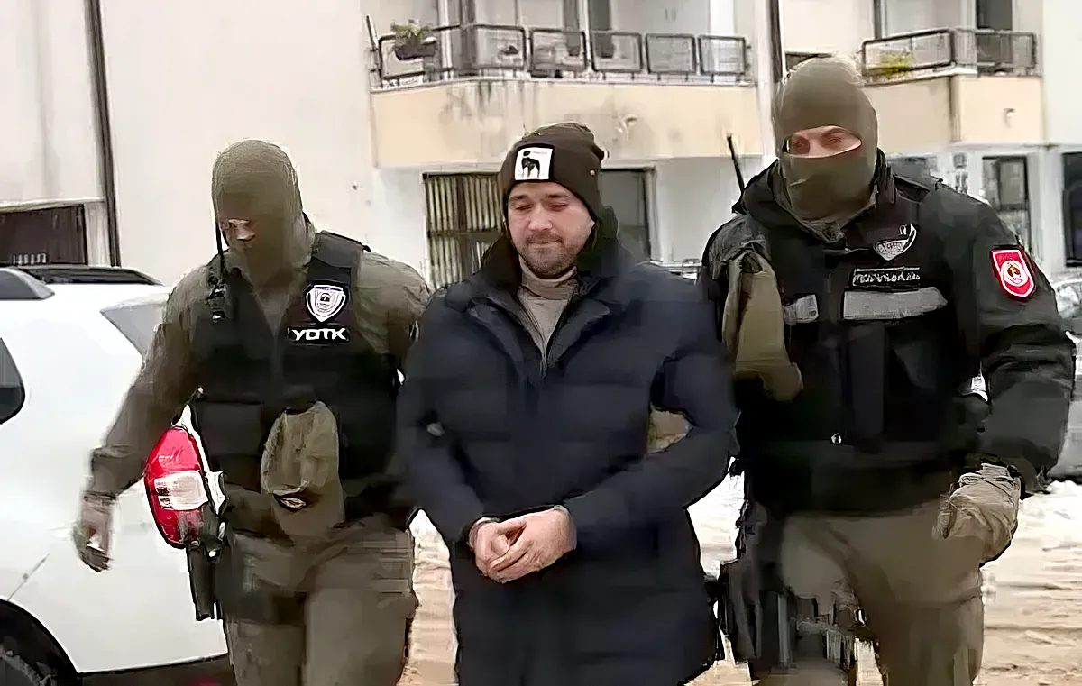 Alagút 2: Boszniában őrizetbe vették a szerb származású biztonsági minisztert 5 Az imádkozó sáska, Mladen Lučić, a Legend d.o.o. tulajdonosa megbilincselt kézzel közlekedett