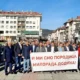 Nem is nagyon titkolják, hogy egyazon ügyön dolgoznak, a felirat: mi is Milorad Dodik családja vagyunk