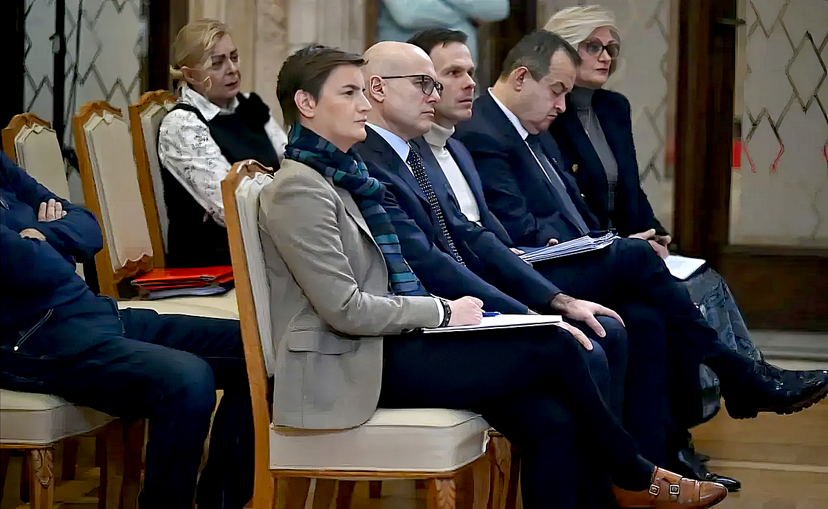 A szerb elnök elutasítja az ügynöktörvényt, állítólag Európába igyekszik 3 Kötelező jelenlét, Ana Brnabić házelnök, Miloš Vučević miniszterelnök, Siniša Mali pénzügyminiszter és az olcsó párizsi híve, Ivica Dačić külügyminiszter és Jolly Joker 2 Aleksandar Vulin után, valamint Jorgovanka Tabaković örökösen rejtőzködő bankelnök