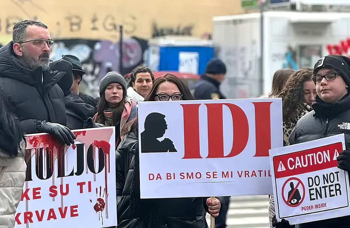 Két táblát lefordítottunk, a harmadikat valószínűleg mindenki érti